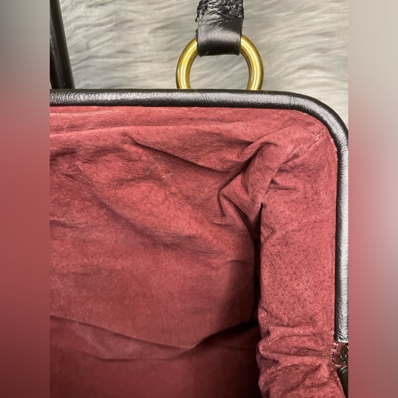 EUC Marc Jacobs Leather Kiss lock Handbag/ Crossbody - Picture 7 of 12